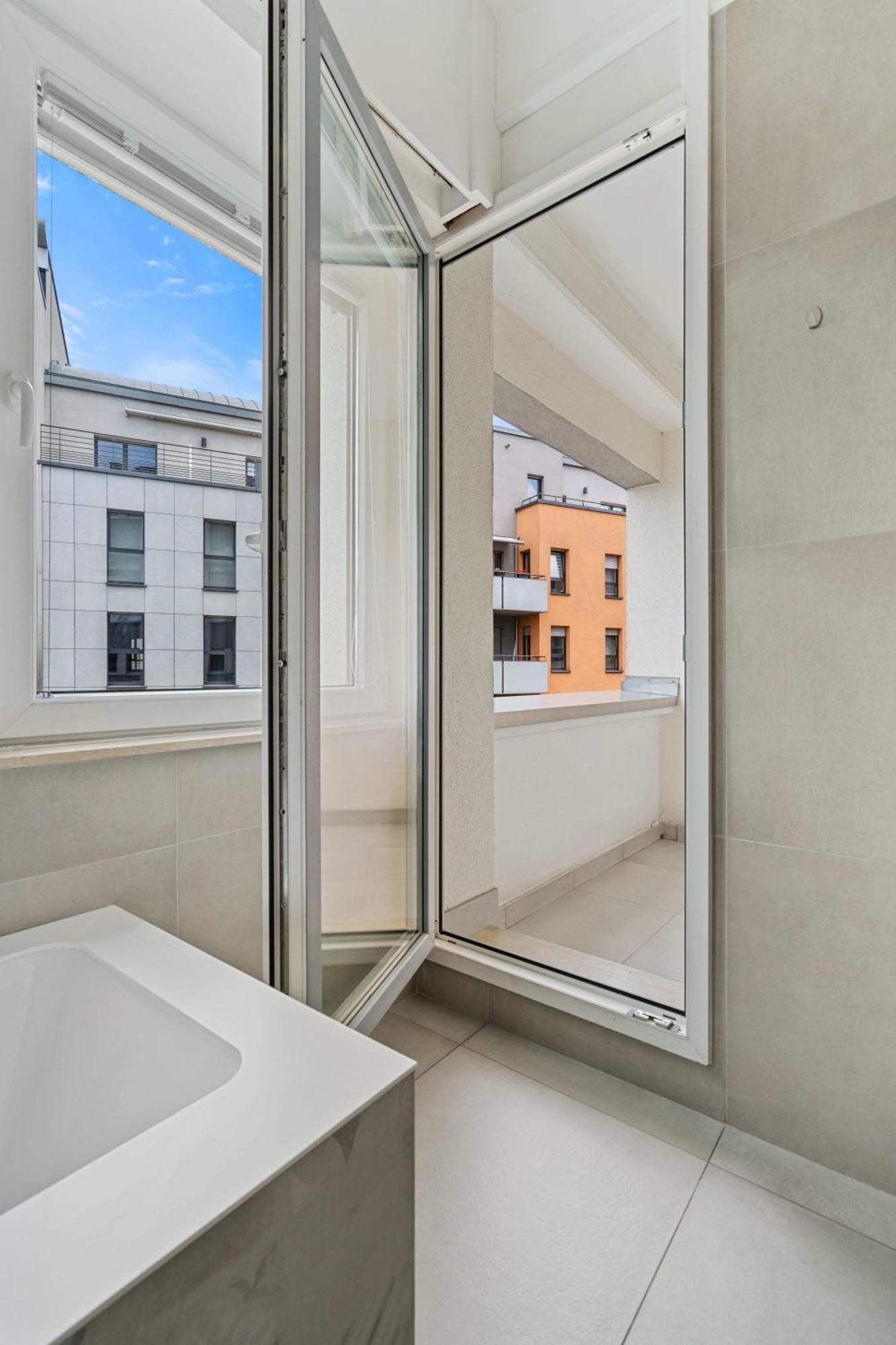 Central Lux 2Br Apt With City Views & Balcony Luxembourg Exterior photo